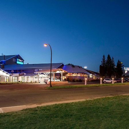 Clarion Pointe Hotel Медисин Хет Екстериор снимка