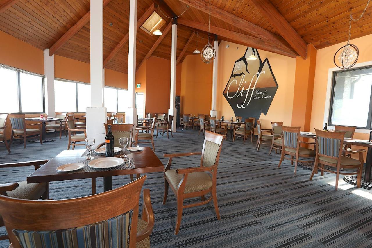 Clarion Pointe Hotel Медисин Хет Екстериор снимка