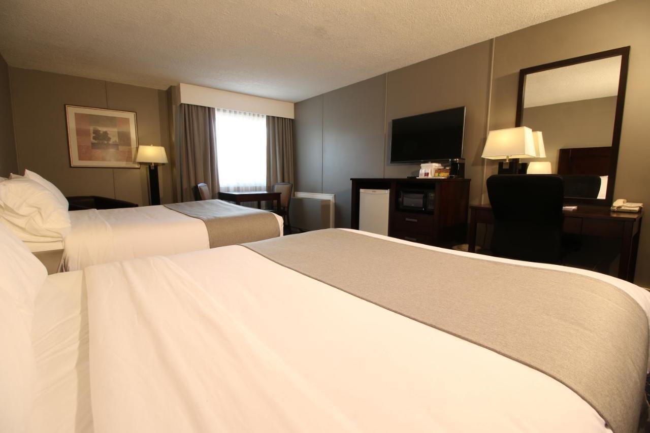 Clarion Pointe Hotel Медисин Хет Екстериор снимка