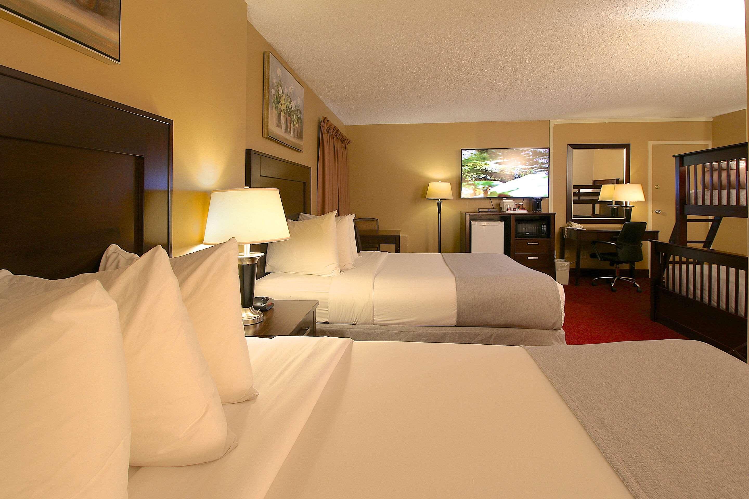 Clarion Pointe Hotel Медисин Хет Екстериор снимка