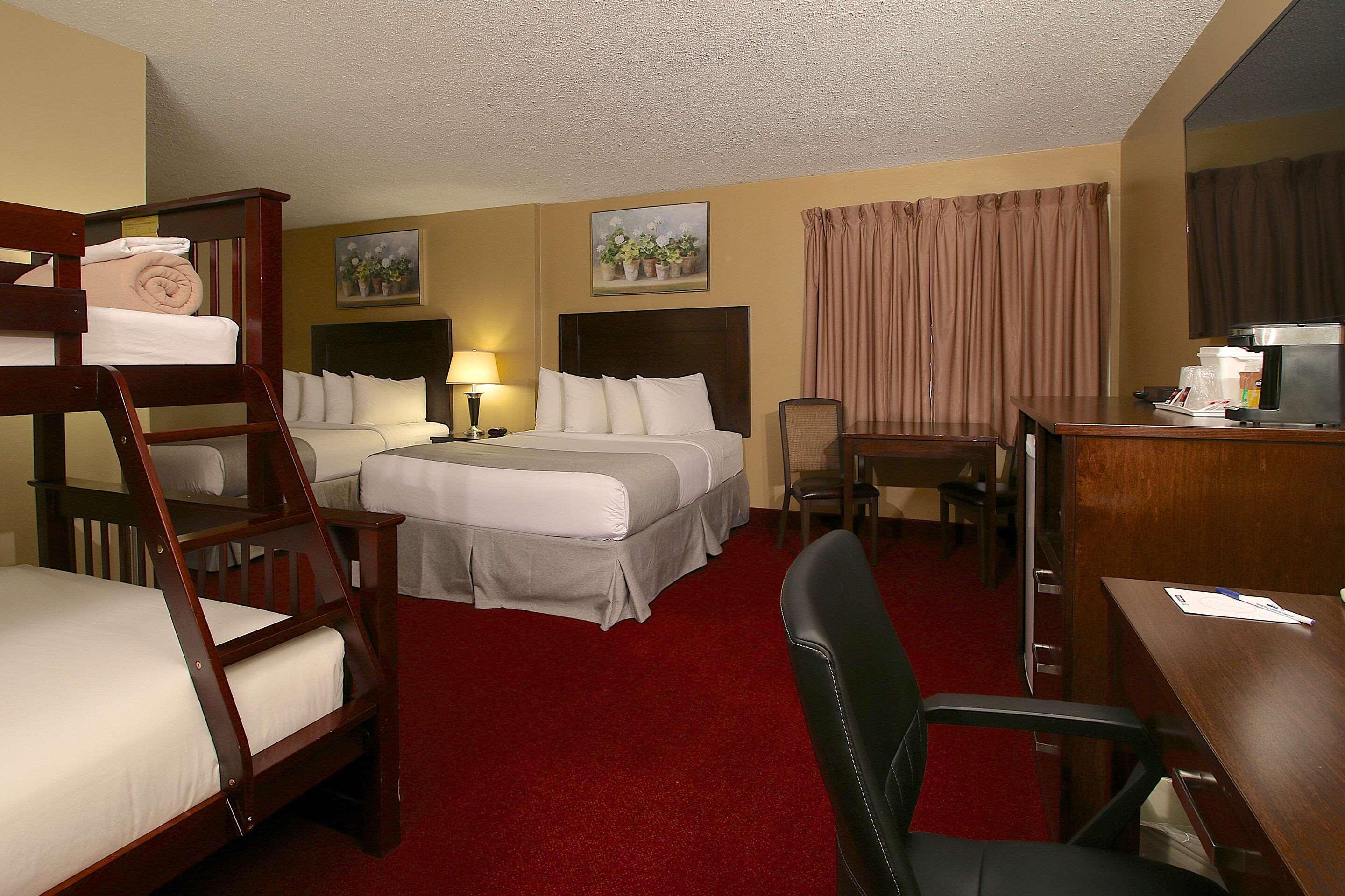 Clarion Pointe Hotel Медисин Хет Екстериор снимка