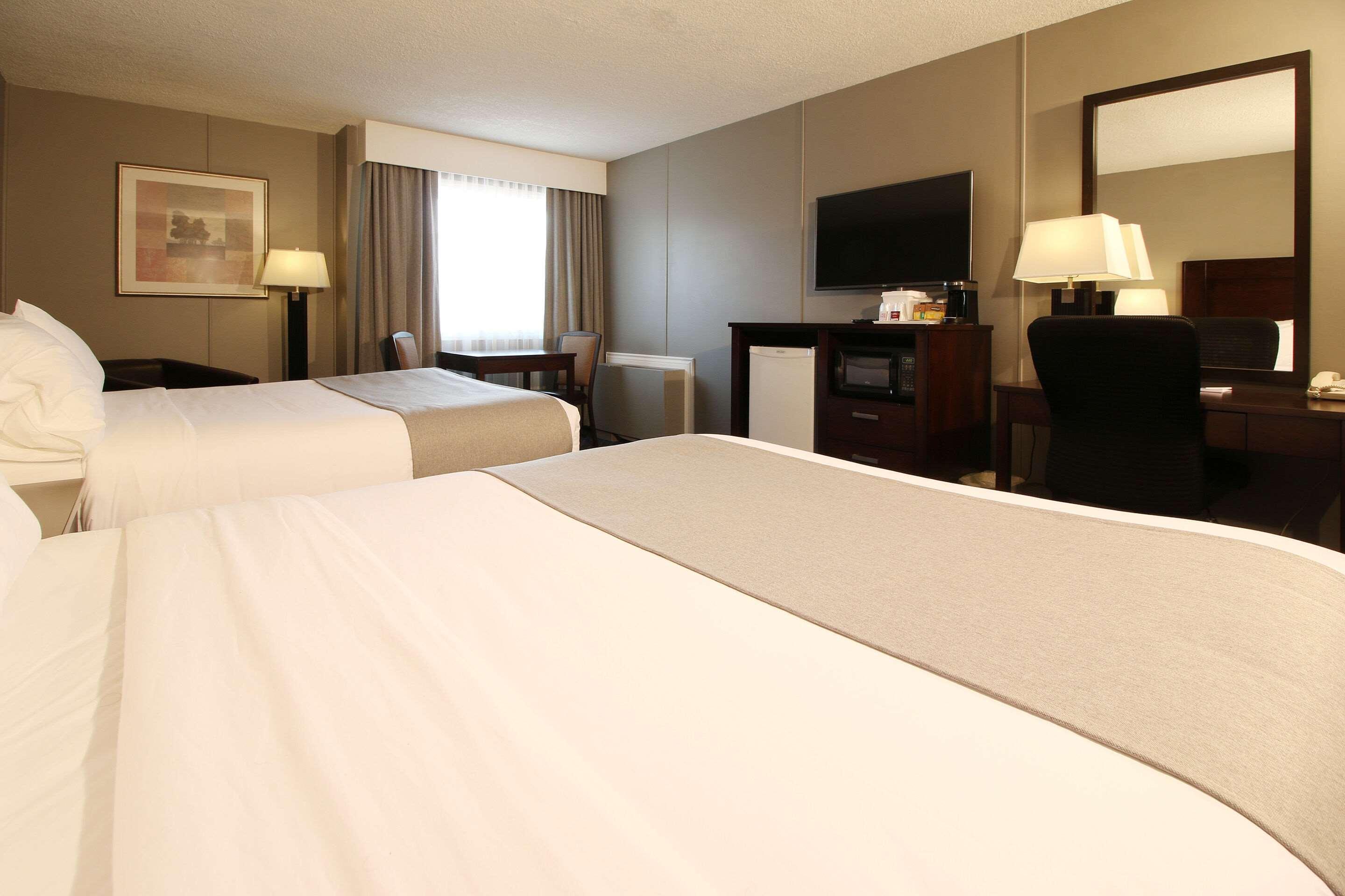 Clarion Pointe Hotel Медисин Хет Екстериор снимка