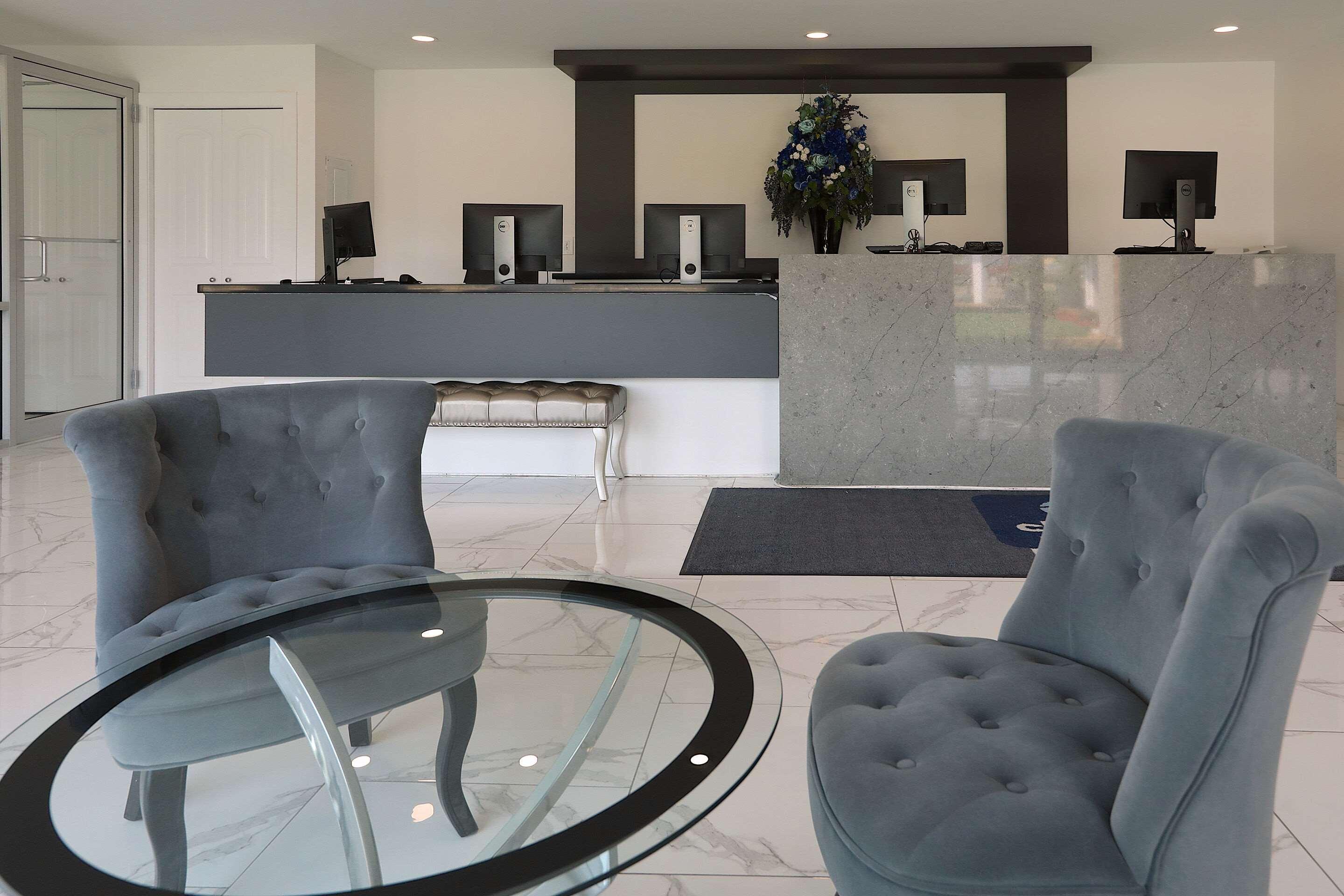 Clarion Pointe Hotel Медисин Хет Екстериор снимка