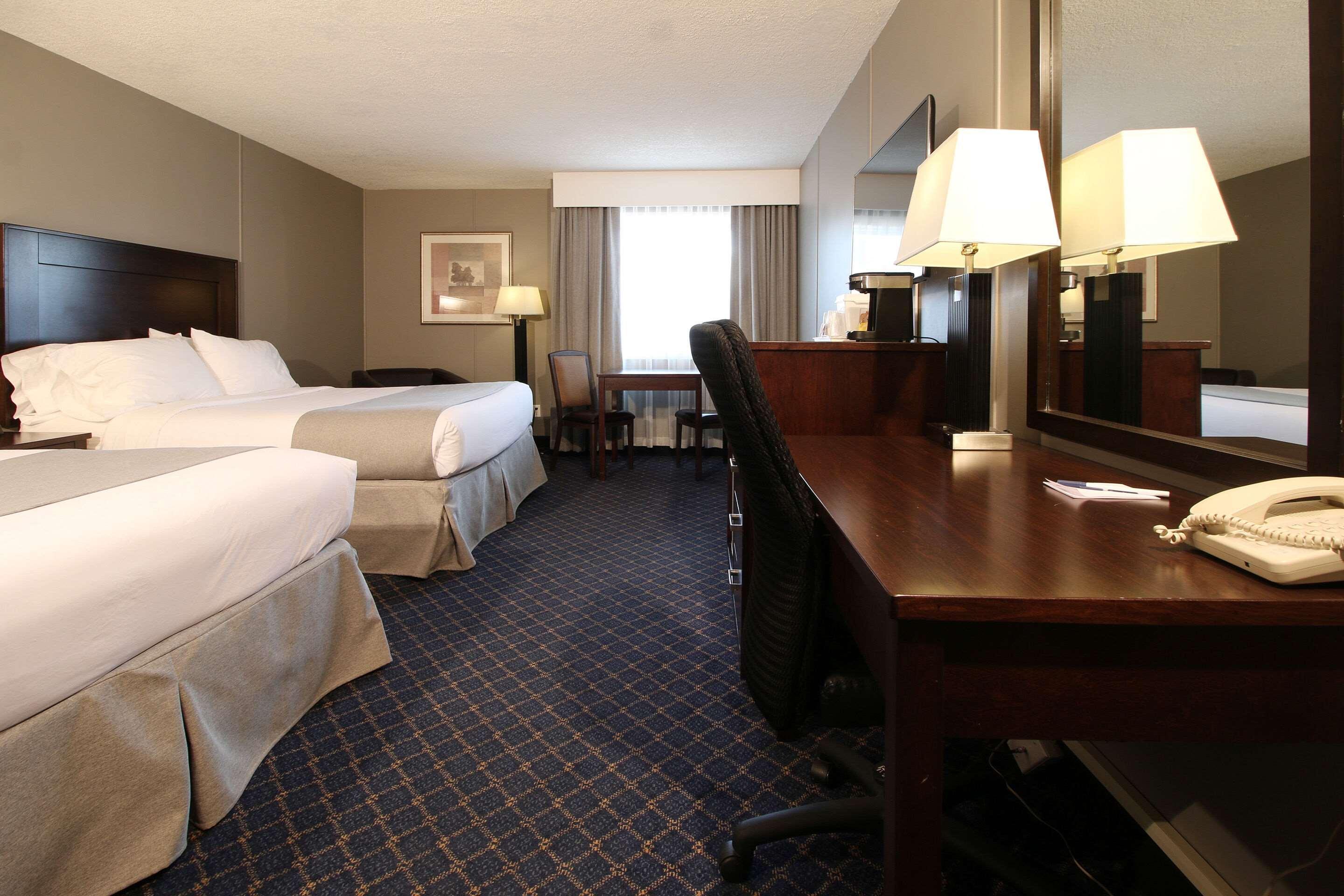 Clarion Pointe Hotel Медисин Хет Екстериор снимка