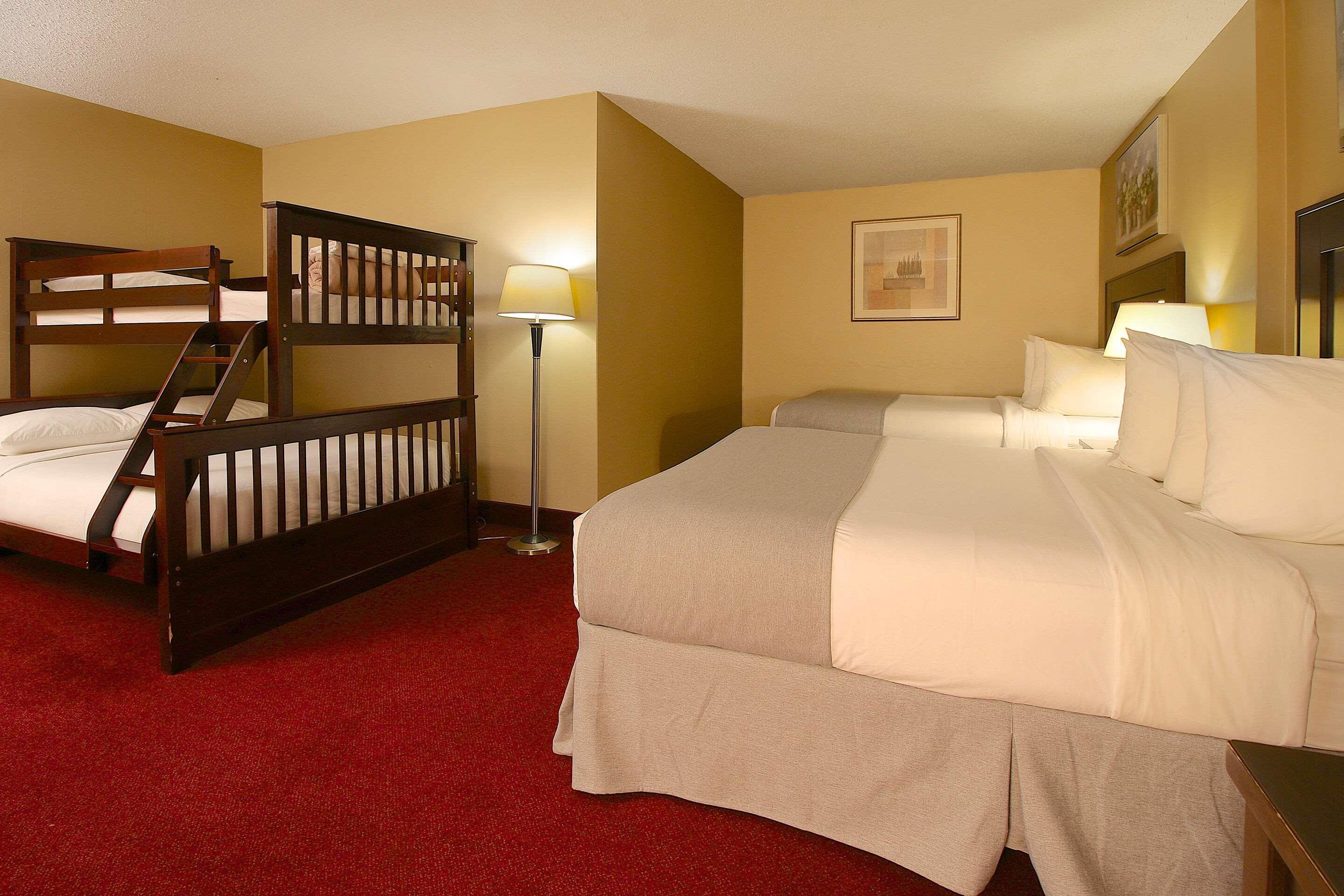 Clarion Pointe Hotel Медисин Хет Екстериор снимка