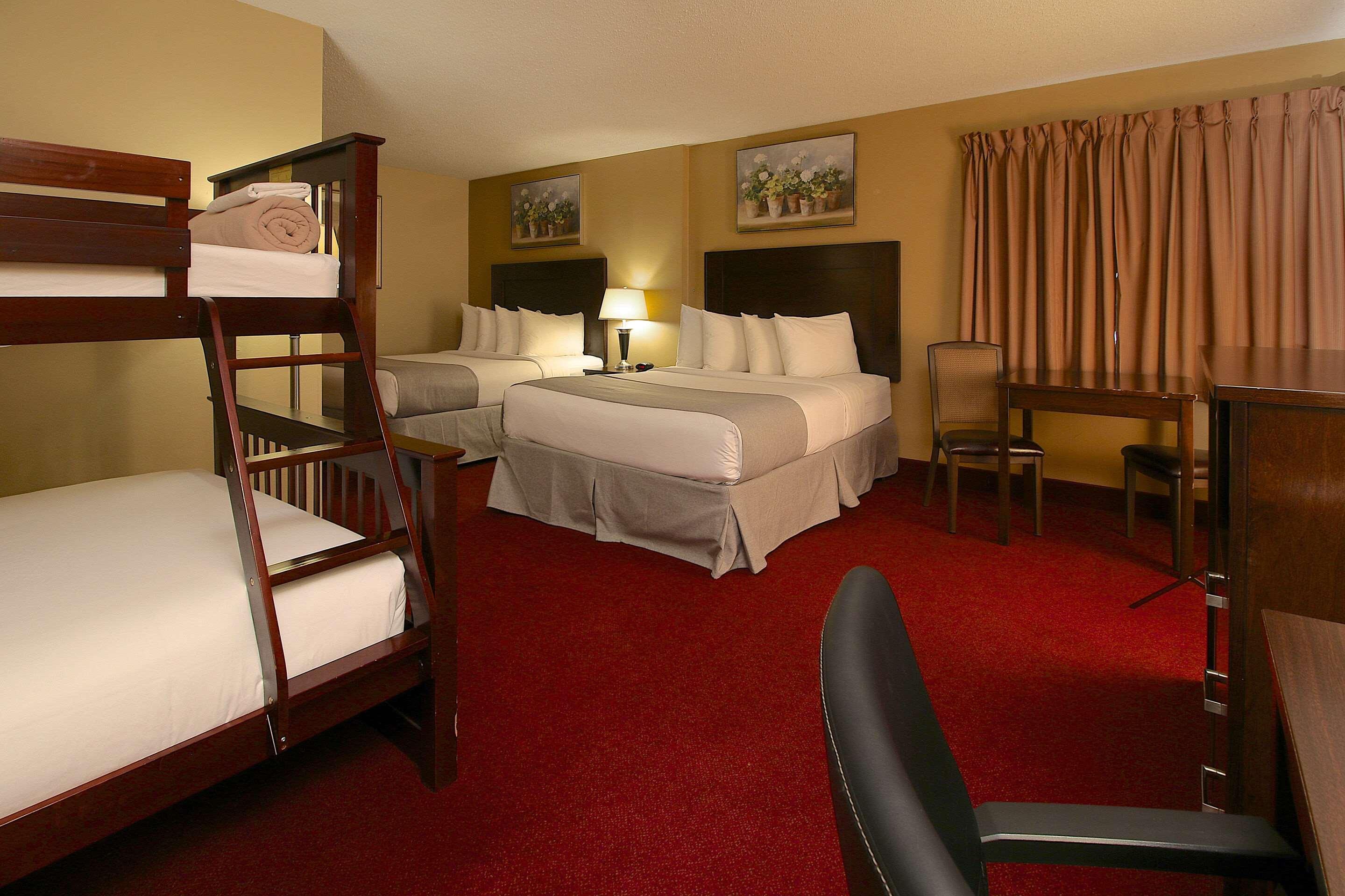 Clarion Pointe Hotel Медисин Хет Екстериор снимка