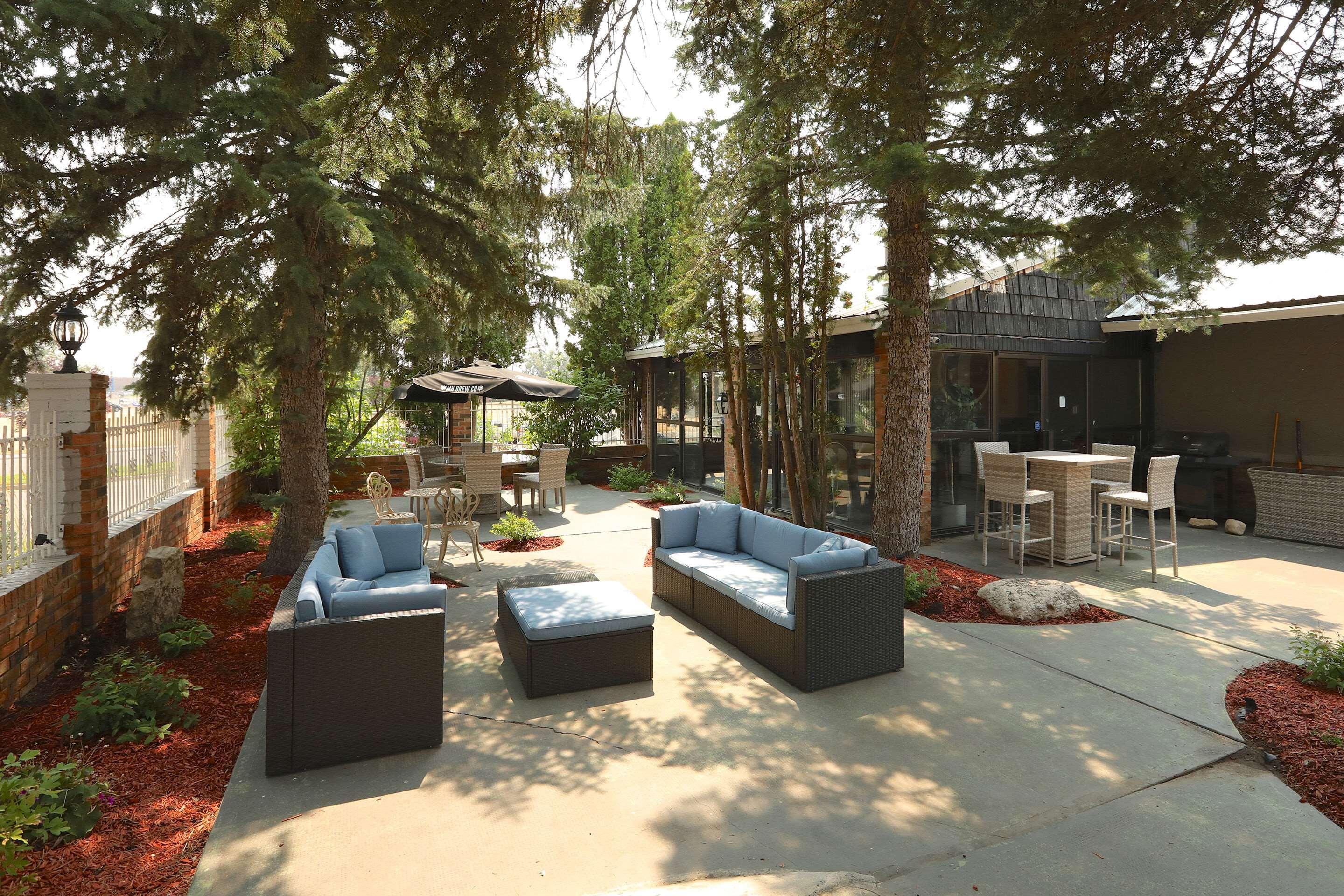 Clarion Pointe Hotel Медисин Хет Екстериор снимка