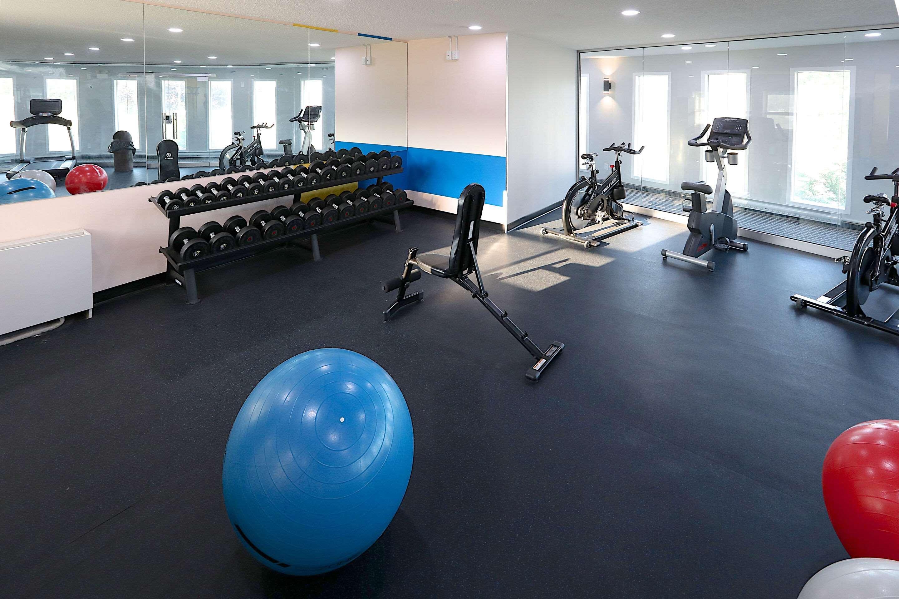 Clarion Pointe Hotel Медисин Хет Екстериор снимка