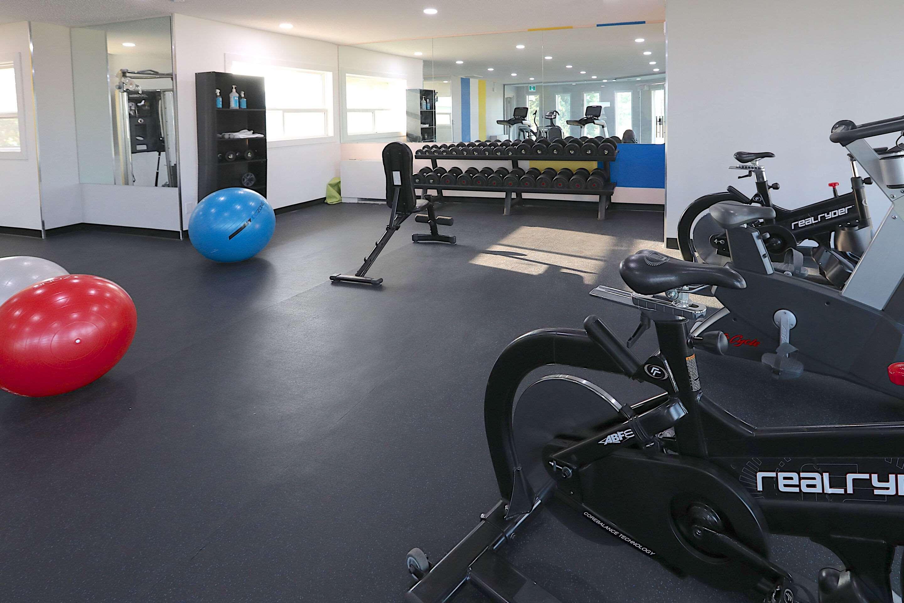 Clarion Pointe Hotel Медисин Хет Екстериор снимка