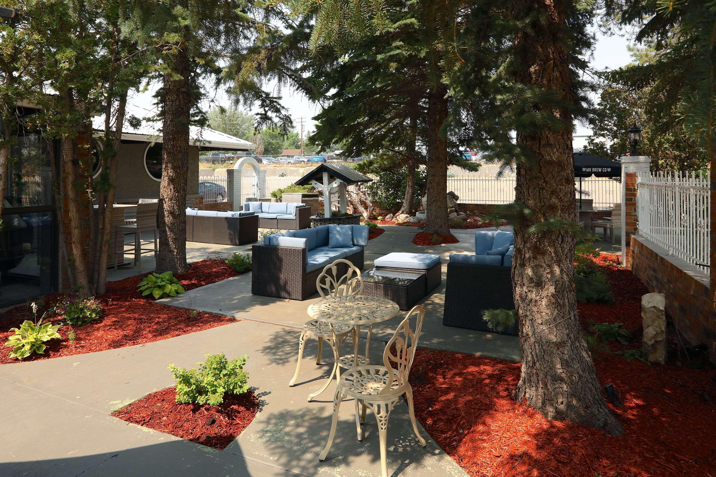 Clarion Pointe Hotel Медисин Хет Екстериор снимка