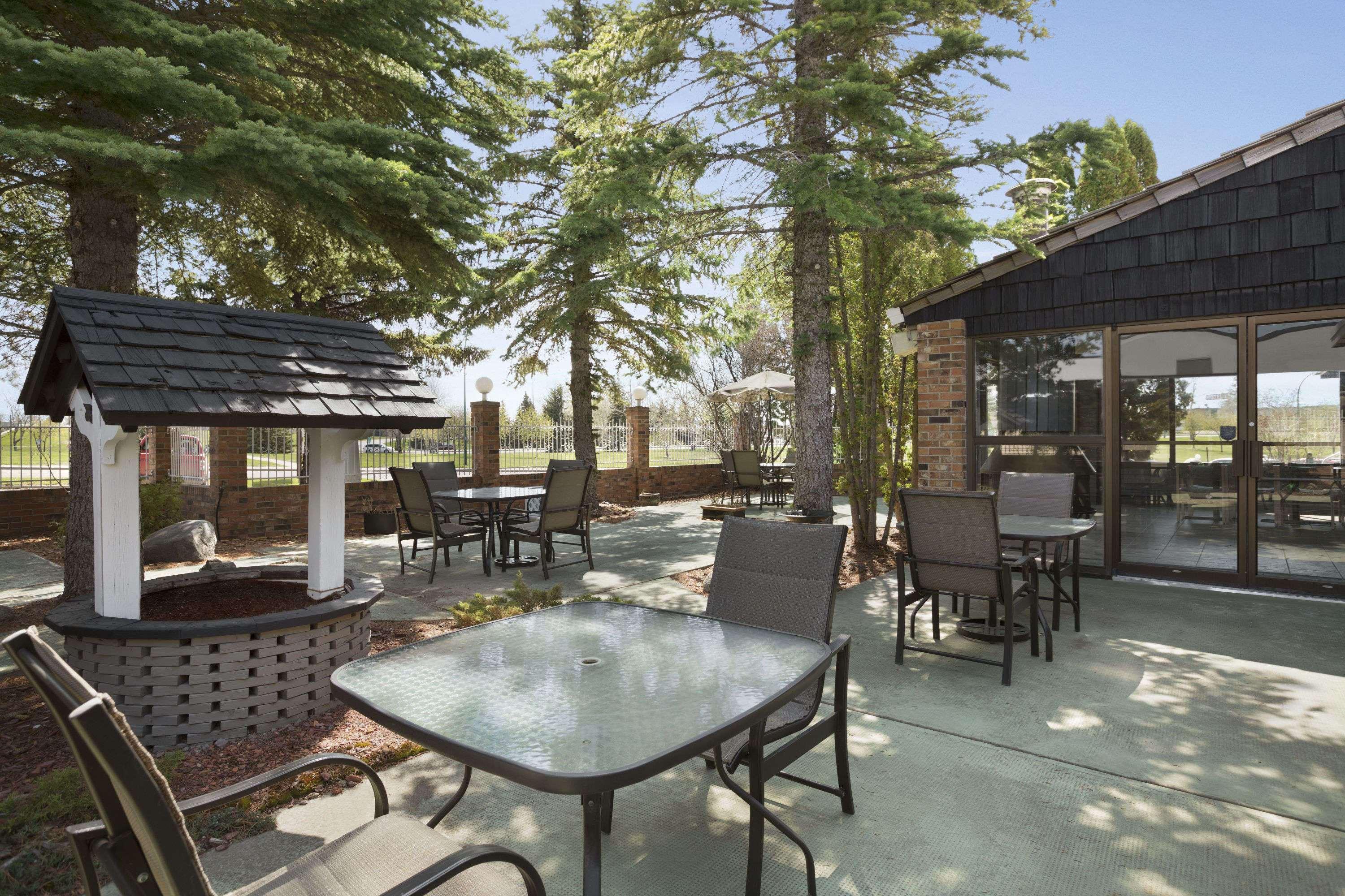 Clarion Pointe Hotel Медисин Хет Екстериор снимка