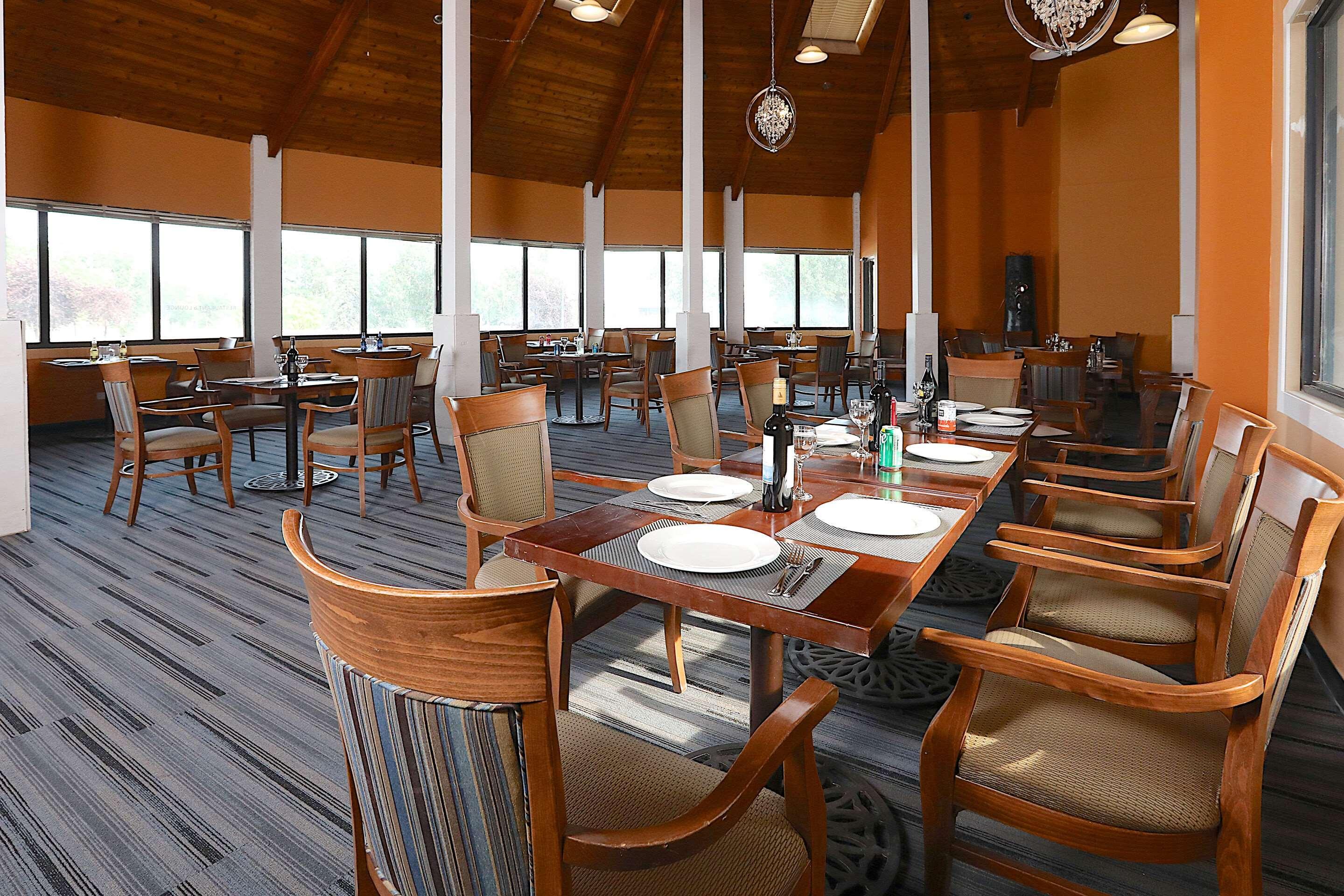 Clarion Pointe Hotel Медисин Хет Екстериор снимка