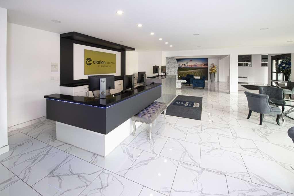 Clarion Pointe Hotel Медисин Хет Интериор снимка