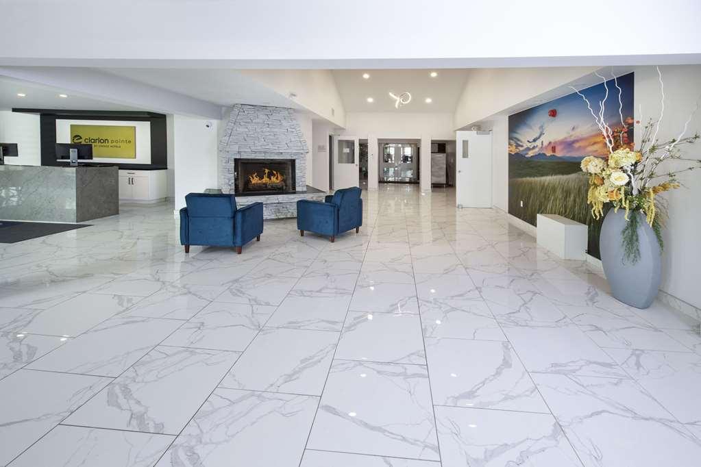 Clarion Pointe Hotel Медисин Хет Интериор снимка