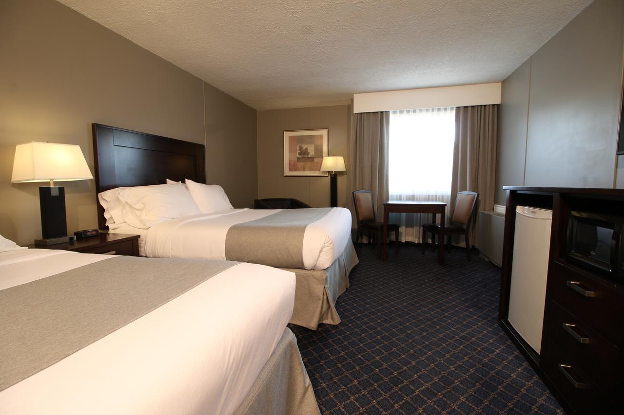 Clarion Pointe Hotel Медисин Хет Екстериор снимка