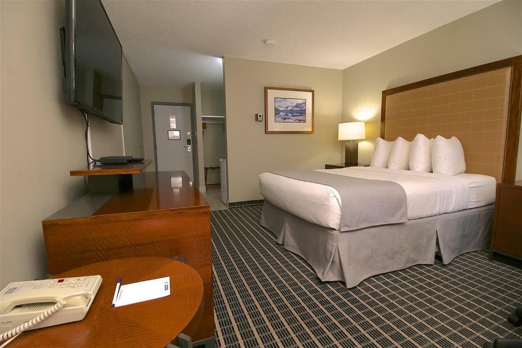 Clarion Pointe Hotel Медисин Хет Екстериор снимка